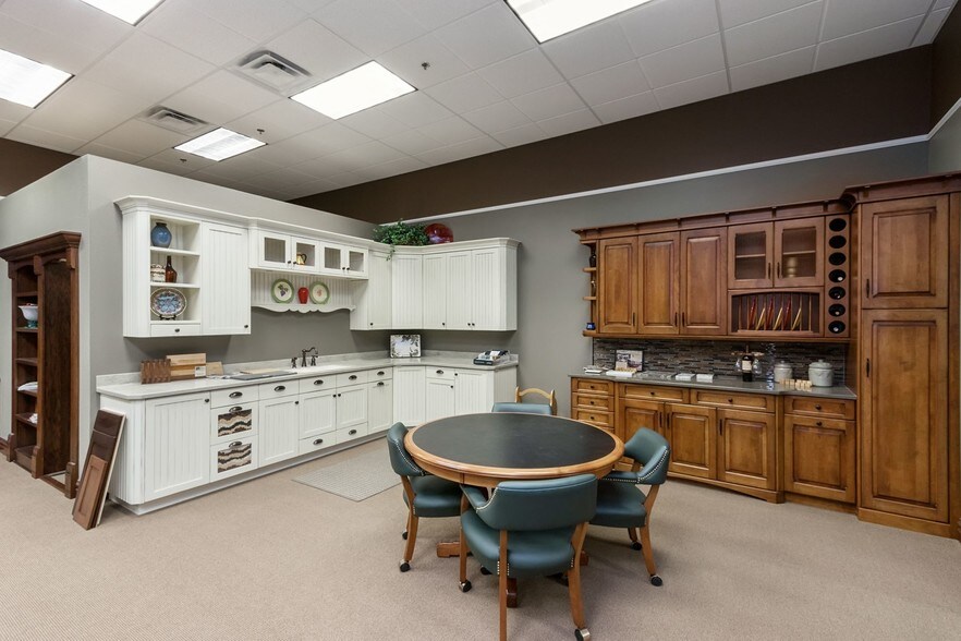 More Photos Of 801 62nd St, Marion Showroom For Sale