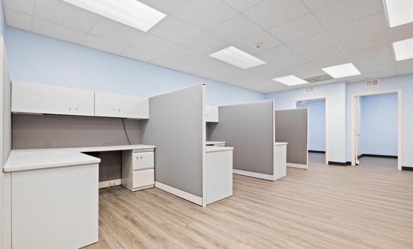 More Photos Of 2119 Grand Blvd, Holiday Light Distribution For Sale