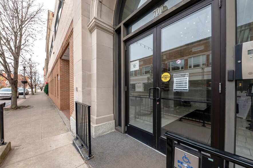 More Photos Of 700 Market St, Parkersburg Office For Lease