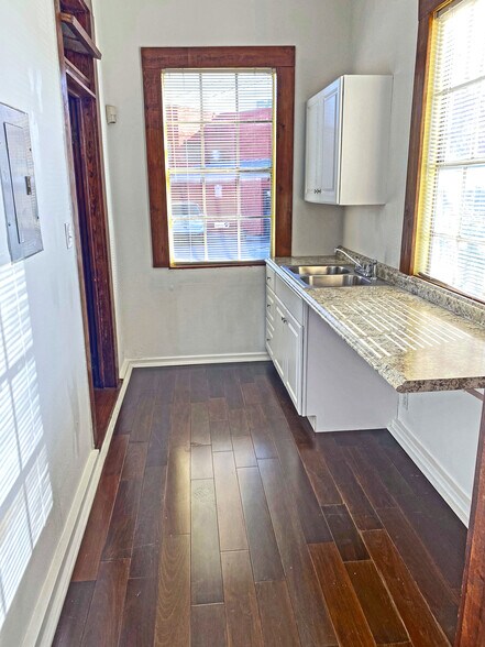 More Photos Of 918 S Alamo St, San Antonio Office For Lease