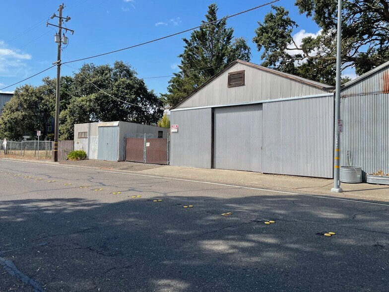 Primary Photo Of 21 Frances St, Santa Rosa Warehouse For Lease