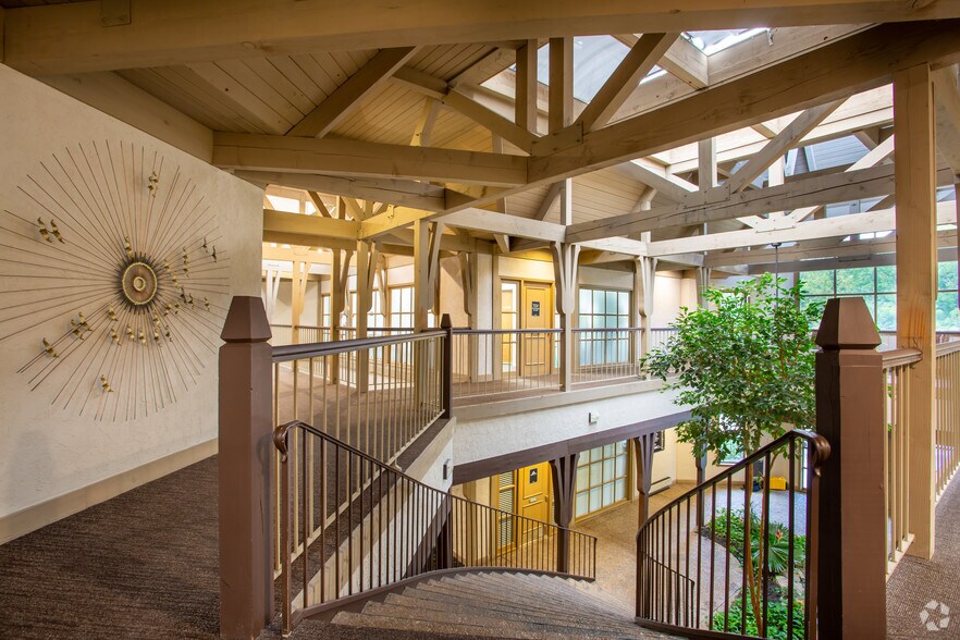 More Photos Of 4444 N Belleview Ave, Kansas City Unknown For Lease