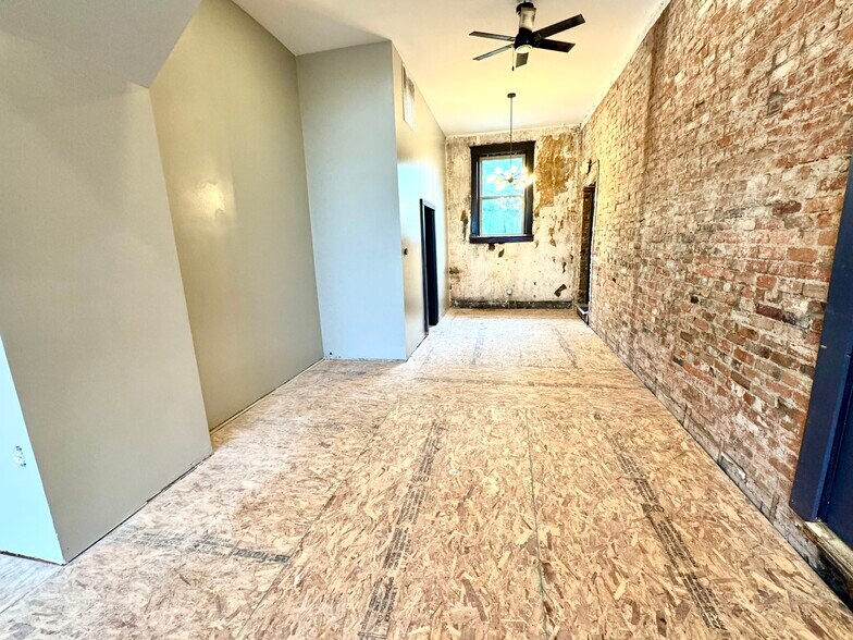 More Photos Of 648 E McMillan St, Cincinnati Storefront Retail Residential For Lease