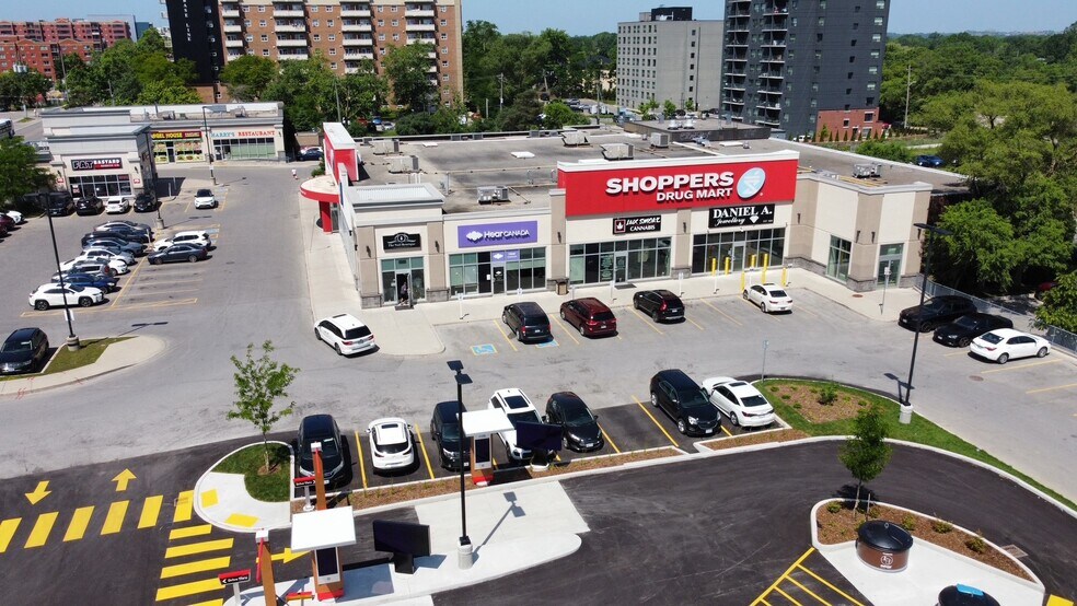 More Photos Of 467 Wharncliffe Rd S, London General Retail For Lease