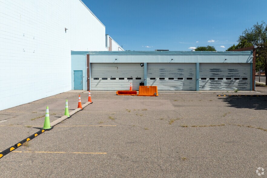 More Photos Of 825 W 6th St, Pueblo Light Distribution For Sale
