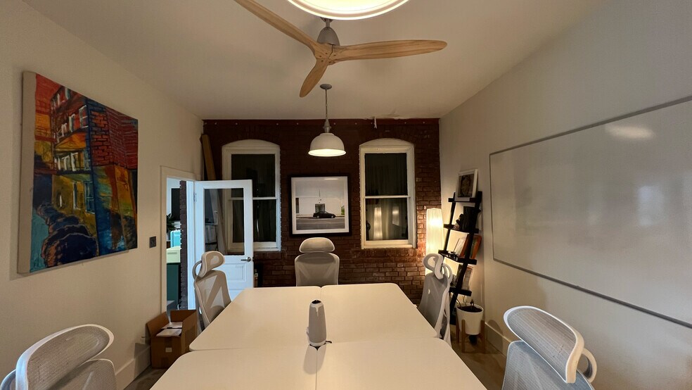 More Photos Of 128 Dewees St, Lexington Freestanding For Lease