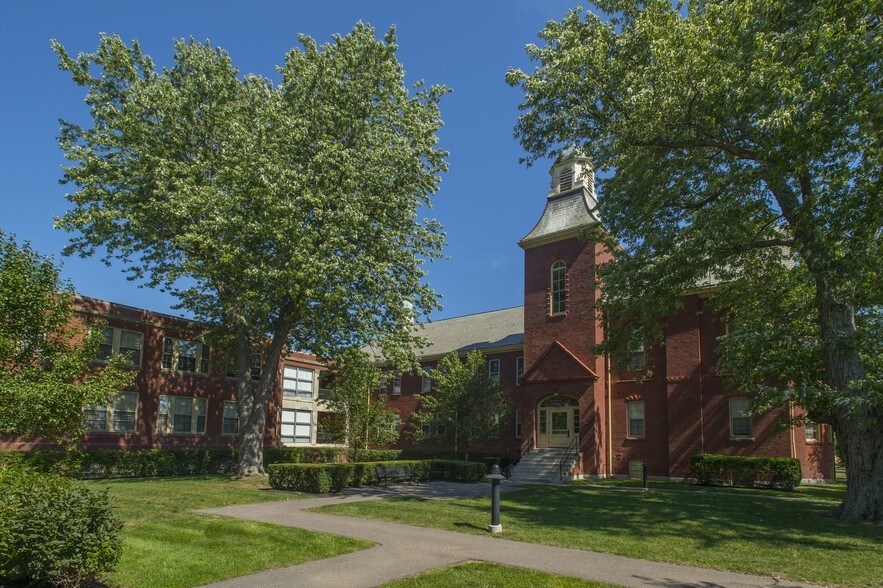 More Photos Of 28 Chestnut St, Foxborough Apartments For Sale