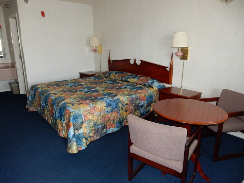 More Photos Of 3500 Green Mountain Dr, Branson Hotel For Sale