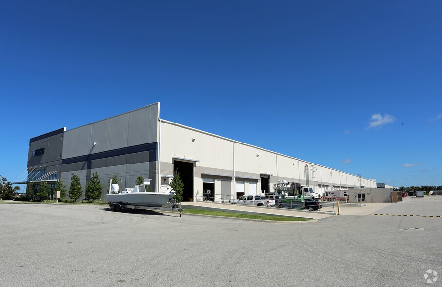 More Photos Of 7910 25th Ct E, Sarasota Warehouse For Lease