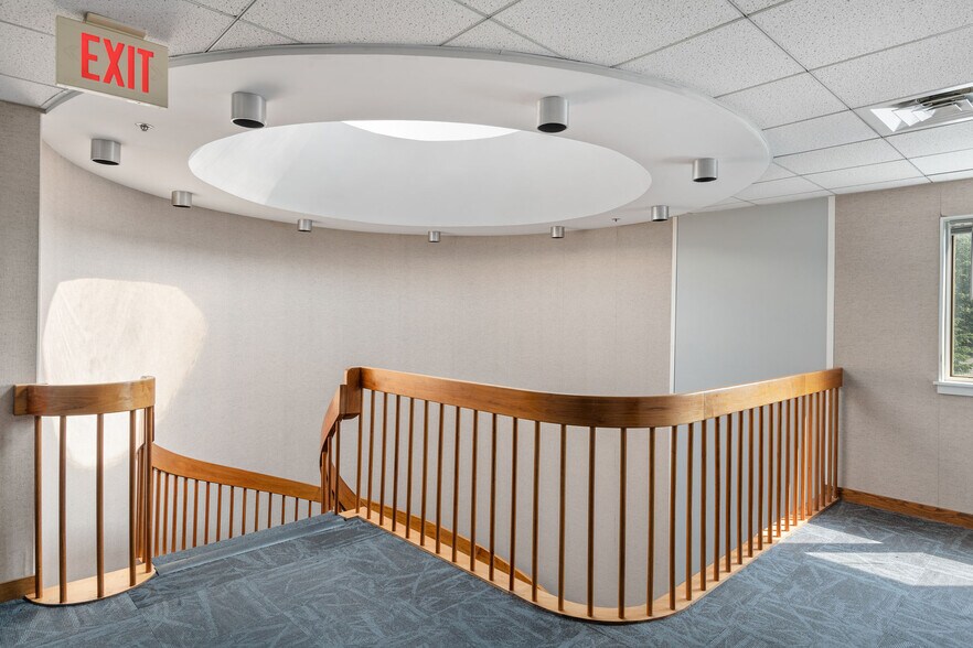 More Photos Of 28 Pond View Dr, Scarborough Manufacturing For Lease