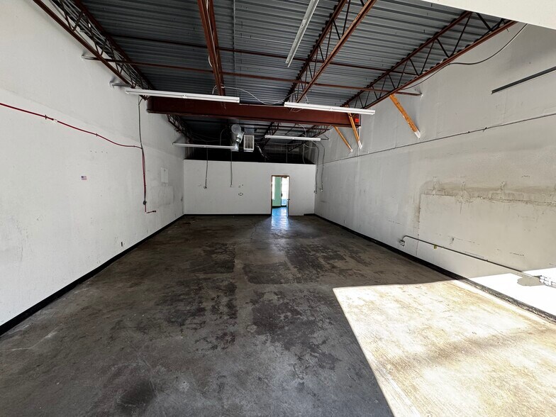 More Photos Of 1600 S Noland Rd, Independence Light Distribution For Lease