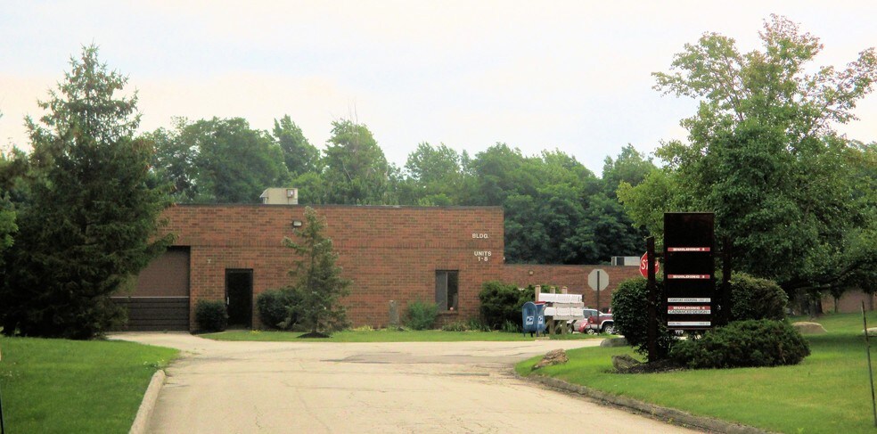 More Photos Of 7757 Auburn Rd, Painesville Flex For Lease