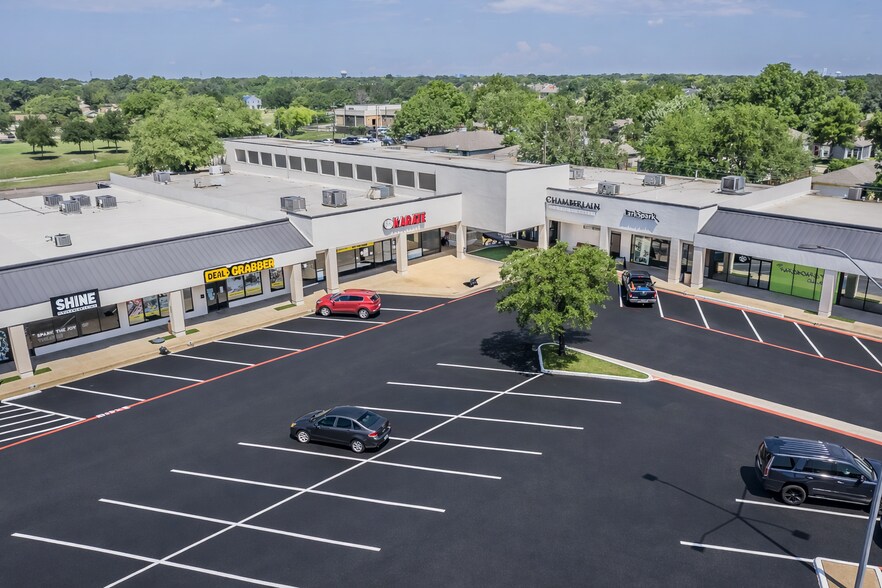 More Photos Of 2963-3055 W 15th St, Plano Unknown For Lease