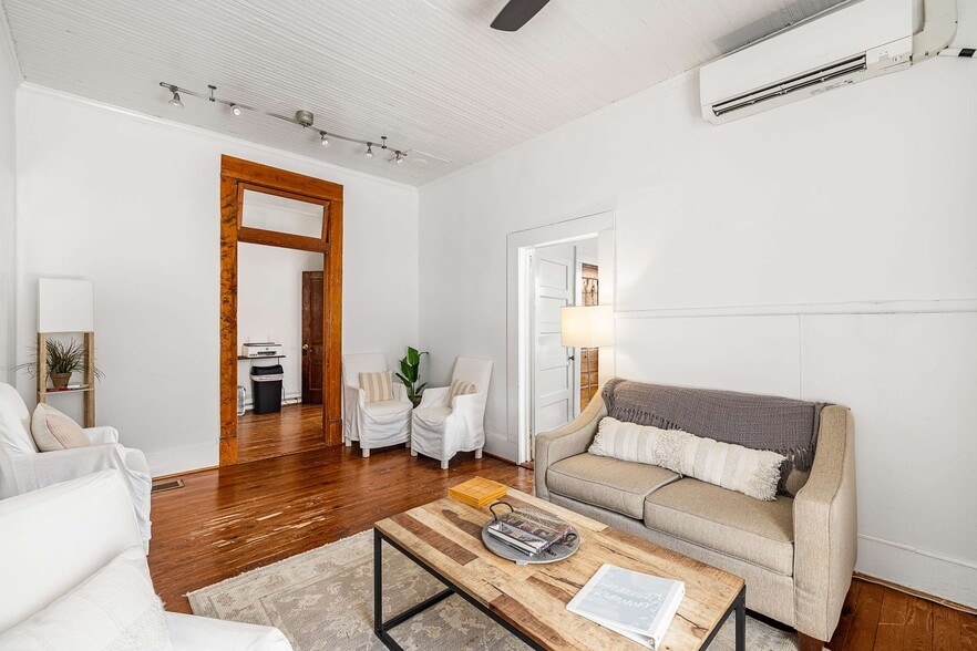 More Photos Of 35 S Peachtree St, Norcross Restaurant For Sale