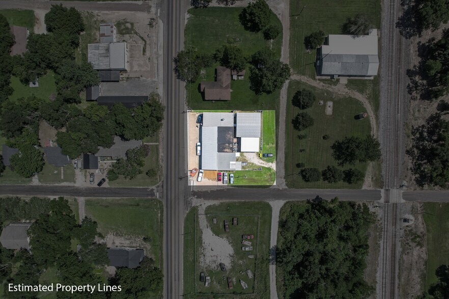 More Photos Of 418 S Commerce St, Bremond Auto Repair For Sale