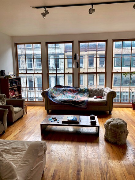 More Photos Of 111 W 17th St, New York Storefront Retail Office For Lease