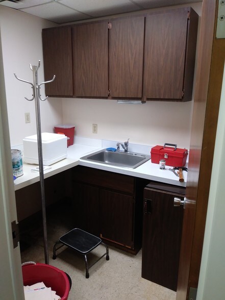 More Photos Of 555 Newfield Ave, Stamford Office For Sale