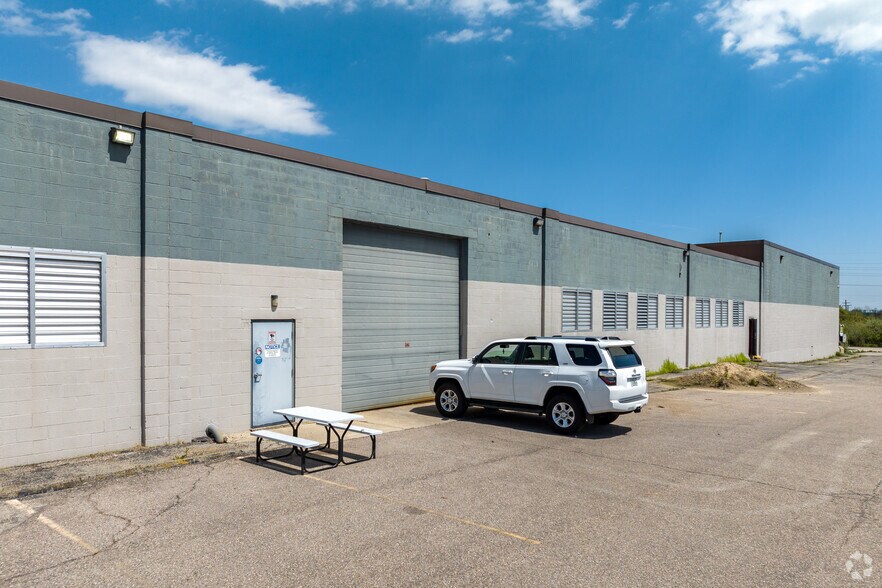 More Photos Of 50750 E Russell Schmidt Blvd, Chesterfield Warehouse For Lease