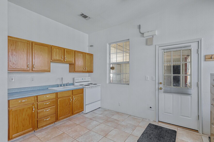 More Photos Of 301 E Calvary Rd, Fort Davis Specialty For Sale