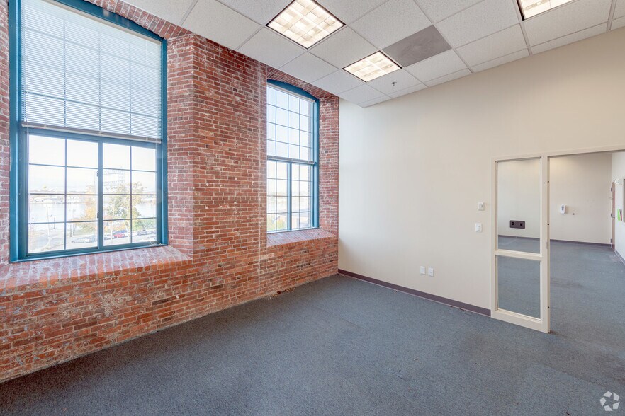 More Photos Of 1082 Davol St, Fall River Apartments For Lease