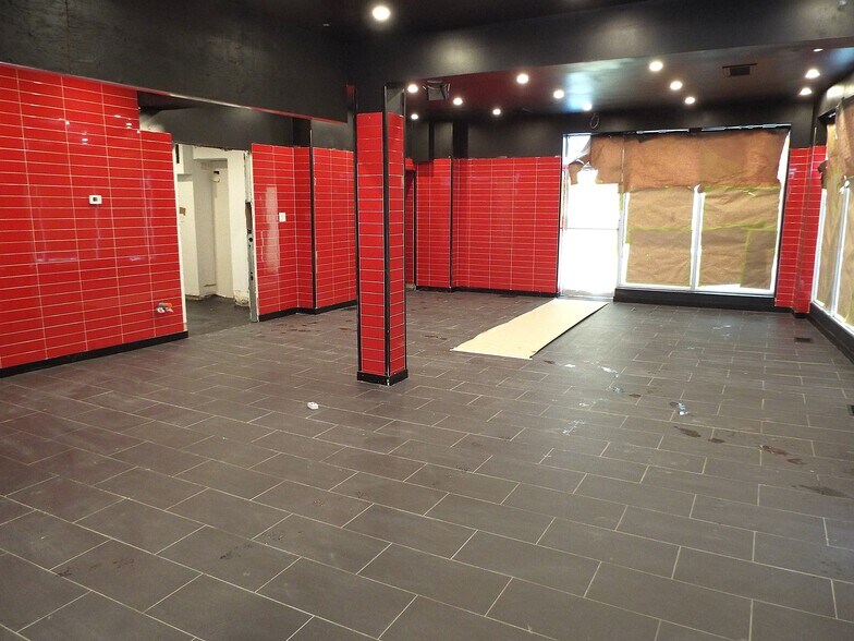 More Photos Of 944A Simcoe St N, Oshawa Freestanding For Lease