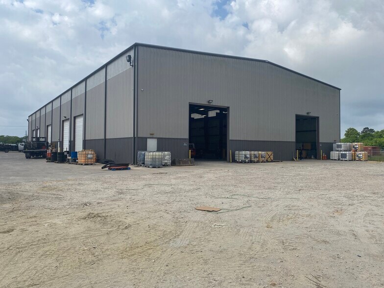 More Photos Of 105 Riley Rd, Houston Warehouse For Lease