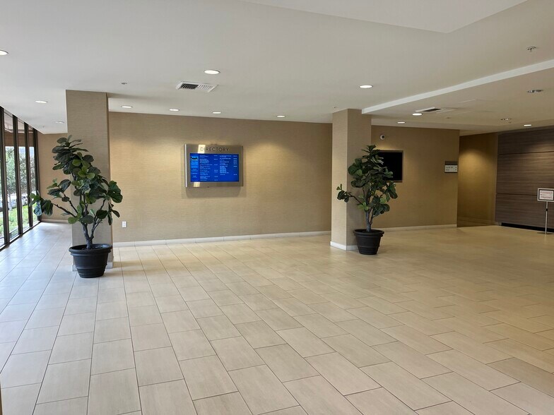 More Photos Of 1577 E Chevy Chase Dr, Glendale Medical For Lease