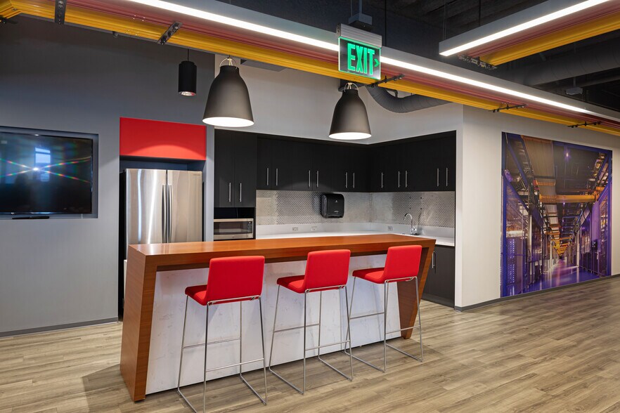 More Photos Of 1601 5th Ave, Seattle Office For Lease