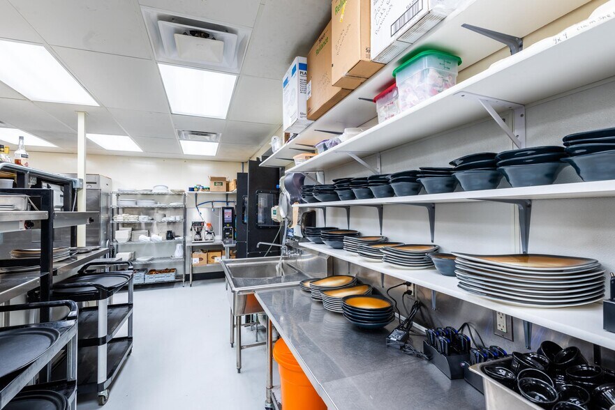 More Photos Of 117 Pine St, Pinedale Restaurant For Sale