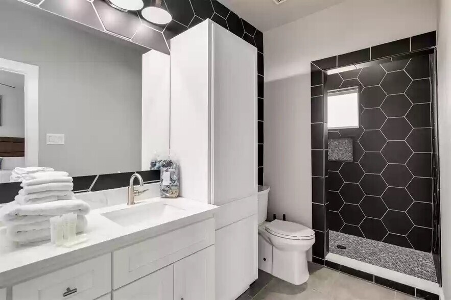 More Photos Of 4911 Alton Ave, Dallas Multifamily For Sale