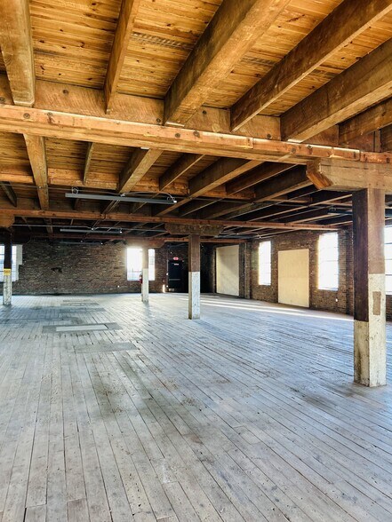More Photos Of 741 Price Ave, Lexington Specialty For Lease