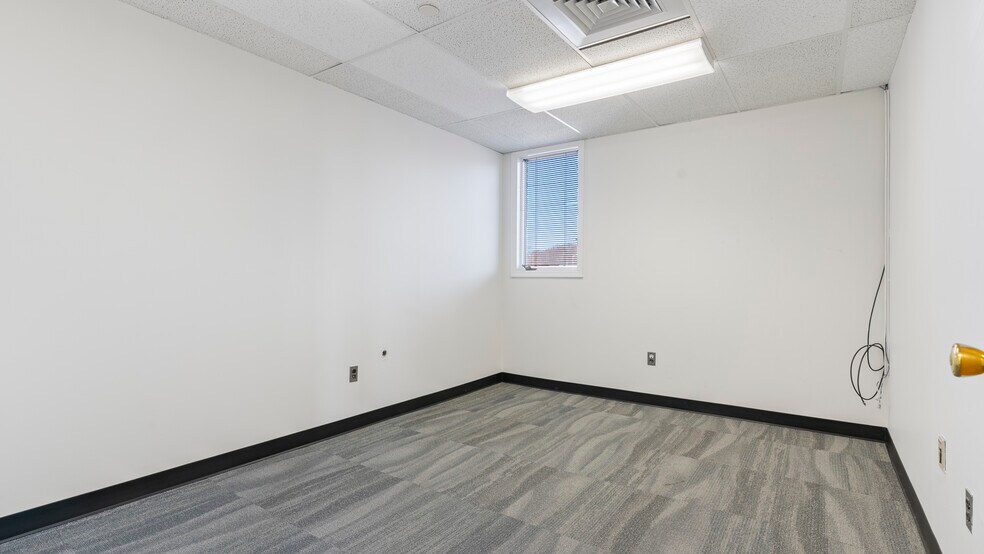 More Photos Of 10903 Indian Head Hwy, Fort Washington Office For Sale