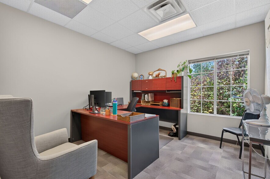 More Photos Of 1567 W Diane St, Ozark Office For Sale
