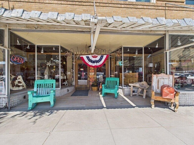 More Photos Of 236 S Oak St, Pecos Storefront For Sale