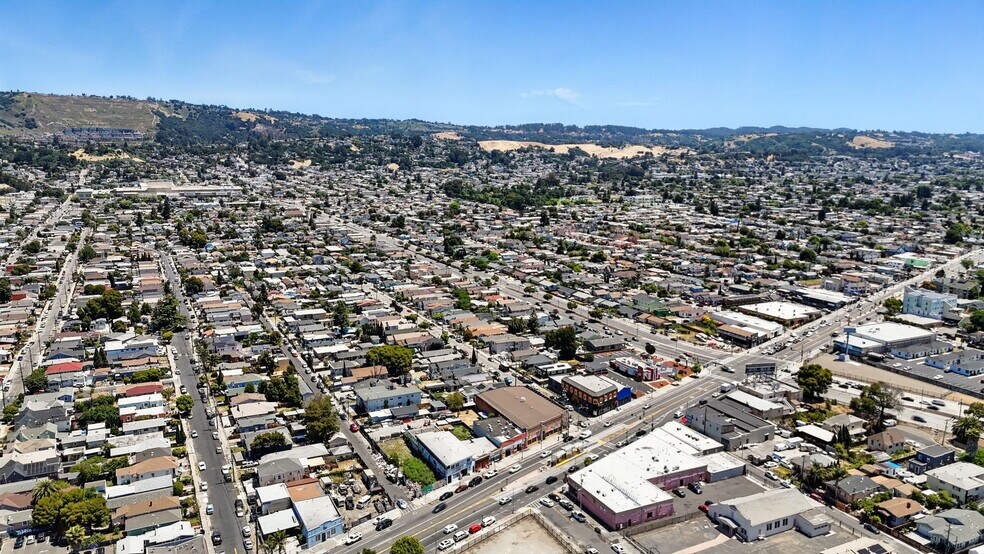 More Photos Of 7134 International Blvd, Oakland Showroom For Sale