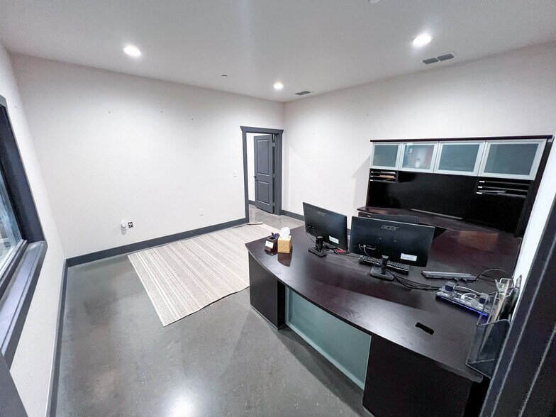 More Photos Of 2401 E County Road 155, Midland Service For Sale