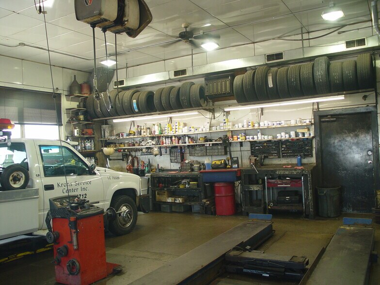 More Photos Of 1108 Main St, Neenah Auto Repair For Sale