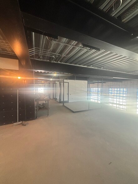 More Photos Of 1320-1330 E Franklin Ave, El Segundo Service For Lease