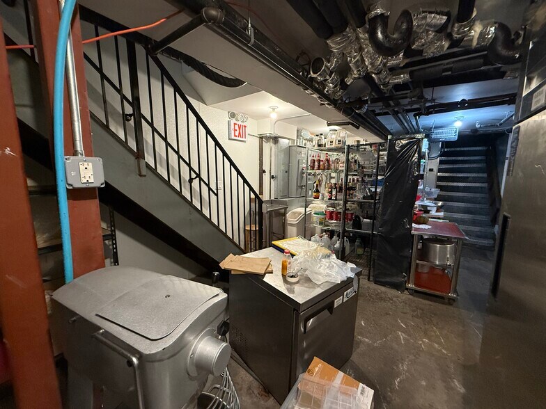 More Photos Of 318 Bedford Ave, Brooklyn Apartments For Lease