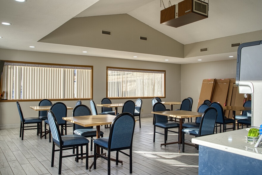 More Photos Of 800 Mammoth St, Hot Springs Hotel For Sale
