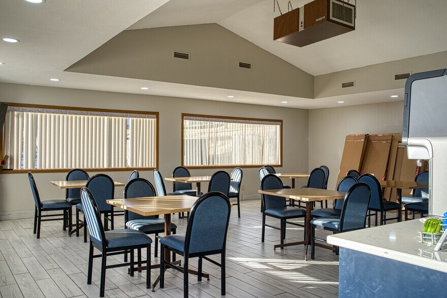 More Photos Of 800 Mammoth St, Hot Springs Hotel For Sale