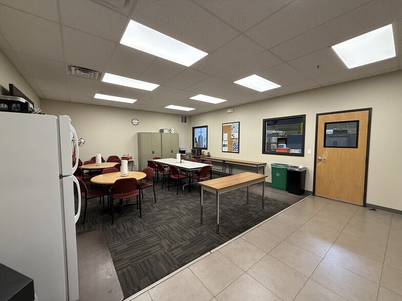 More Photos Of 567-599 W 66th St, Loveland Light Distribution For Lease