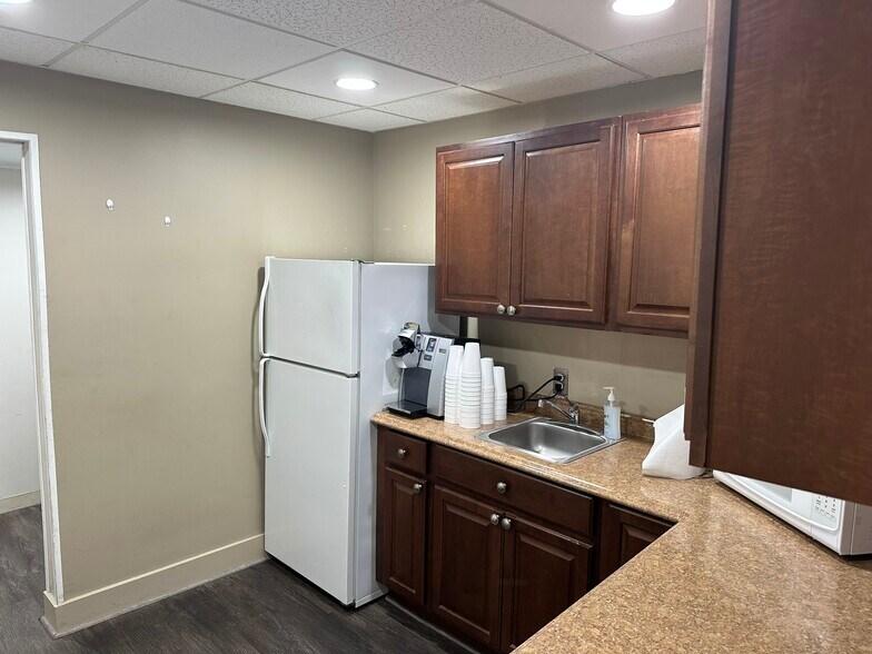 More Photos Of 5220 Ted St, Houston Manufacturing For Lease