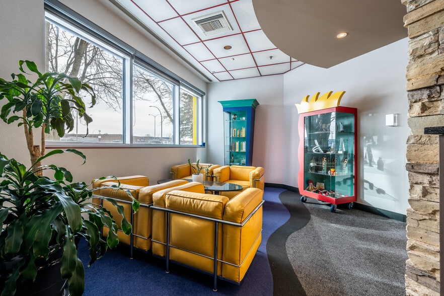 More Photos Of 1325 Hwy Trans-Canada, Dorval Office Residential For Sale