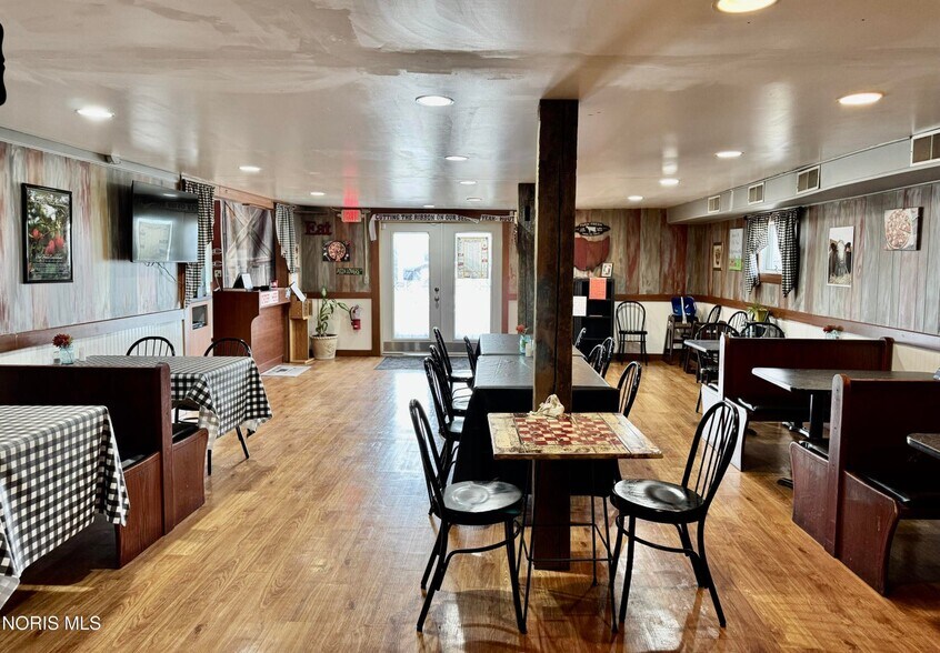 More Photos Of 404 W Vine St, Edgerton Restaurant For Sale