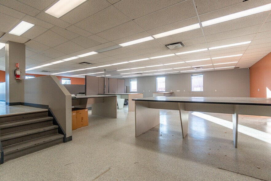 More Photos Of 786 St King E, Sherbrooke Storefront Retail Office For Sale