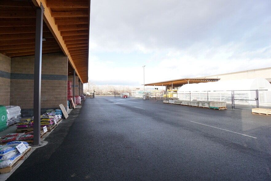 More Photos Of 104 Butterfield Rd, Yakima General Retail For Sale