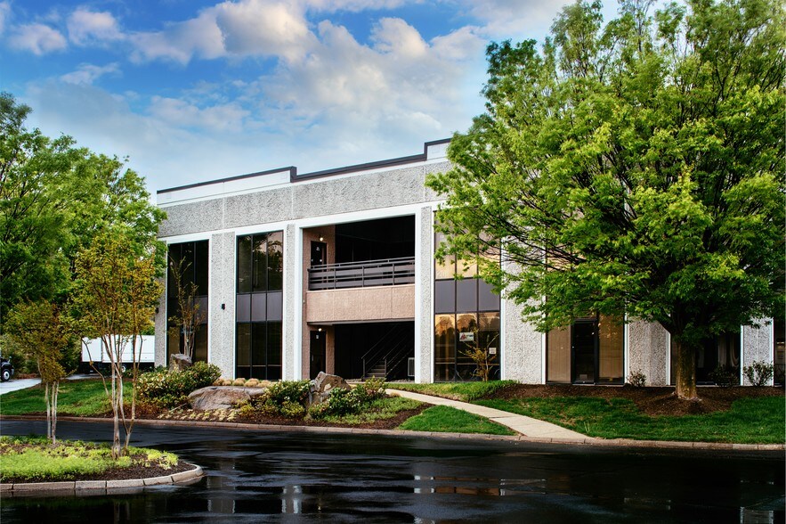 More Photos Of 22560 Glenn Dr, Sterling Unknown For Lease