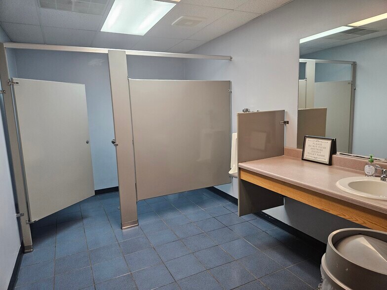 More Photos Of 3230 Executive Dr, Joliet Office For Sale