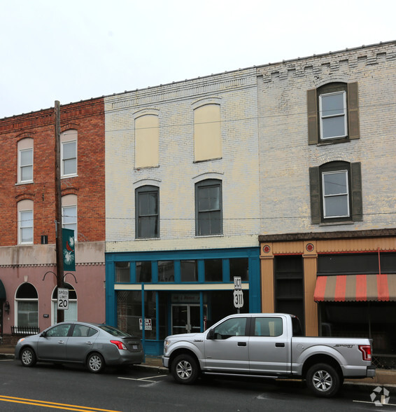 Primary Photo Of 104 S Market St, Madison Storefront Retail Office For Lease